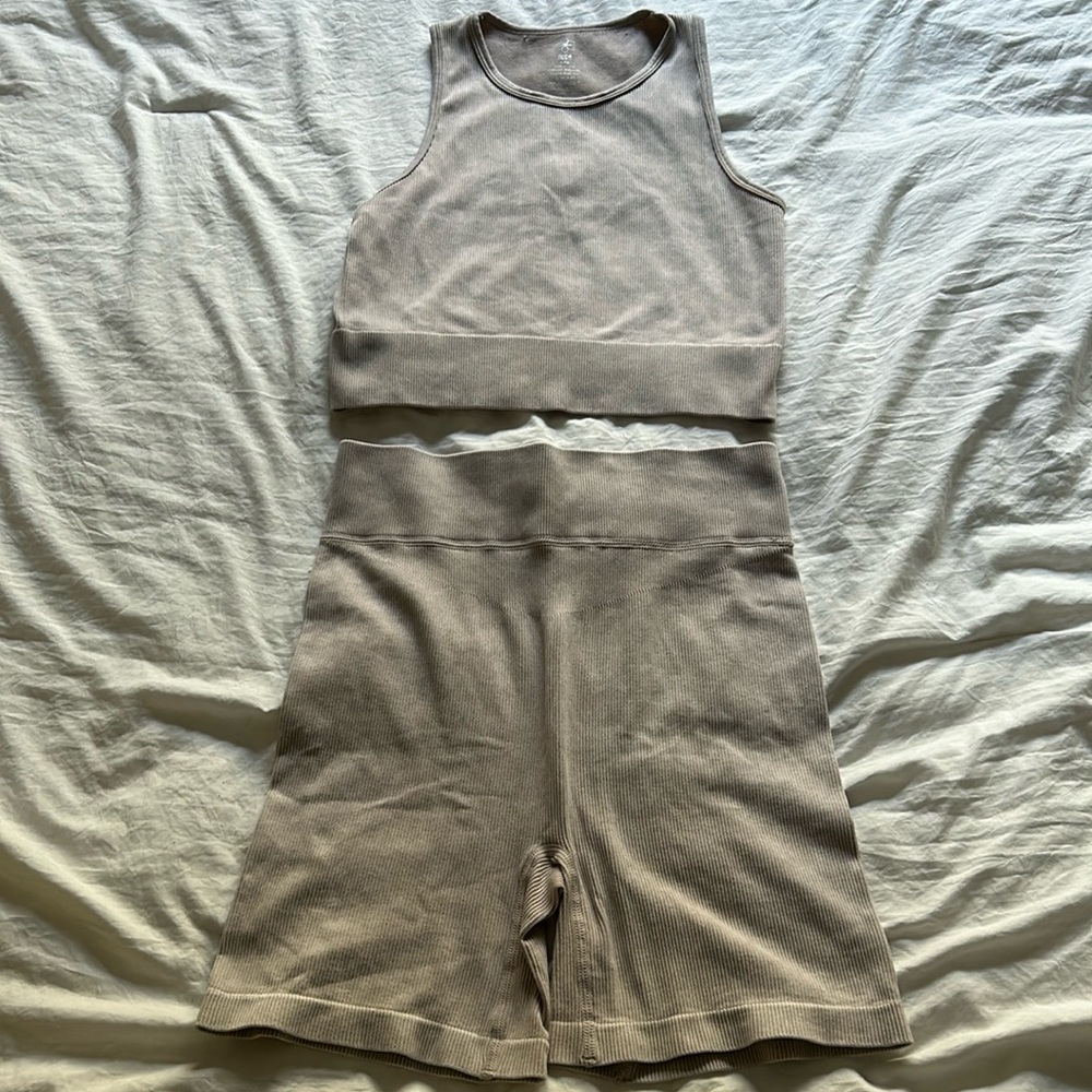 Ribbed tank top and biker shorts yoga set